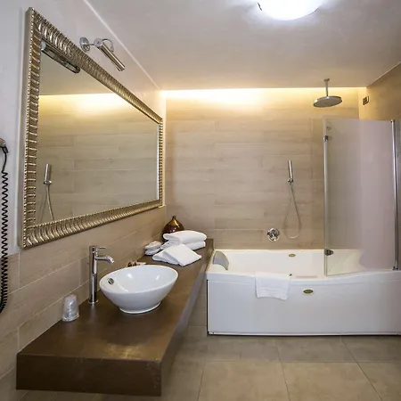 Patavium; Bw Signature Collection Hotel 3*