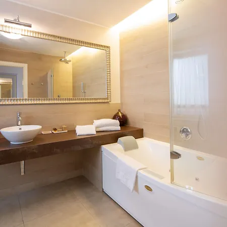 Patavium; Bw Signature Collection Hotel 3*